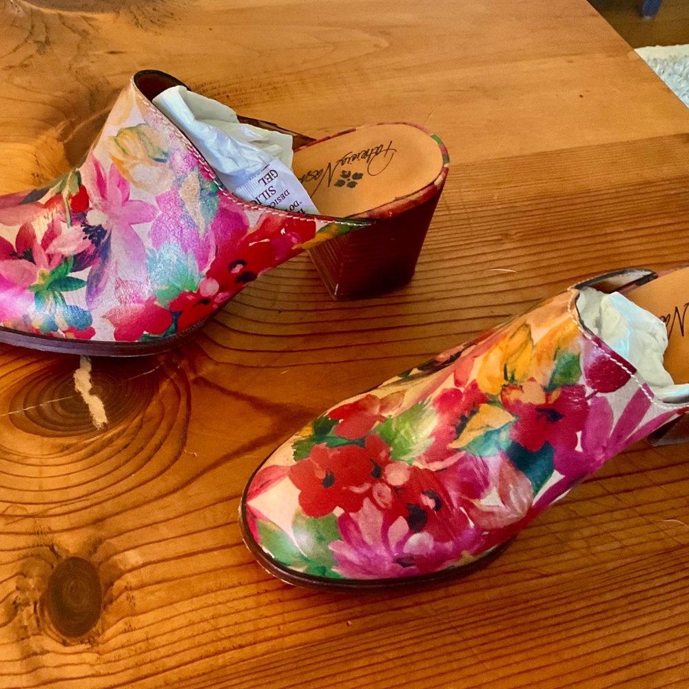 Patricia Nash leather mules - Picture 2 of 5
